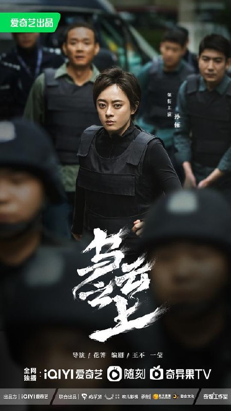 名称：乌云之上 (2025) [17集全] [60fps]·描述：017年的夏天，暴雨冲刺过的南方小城，惊现碎尸